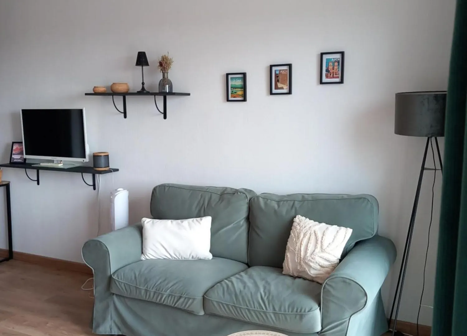 En Baronnies Charmant Studio Avec Balcon Et Parking Auch 0*,  Francia